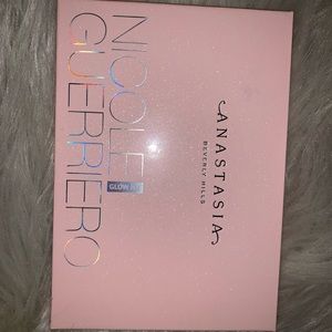 Nicole Guerrero x ABH limited edition Glow Kit